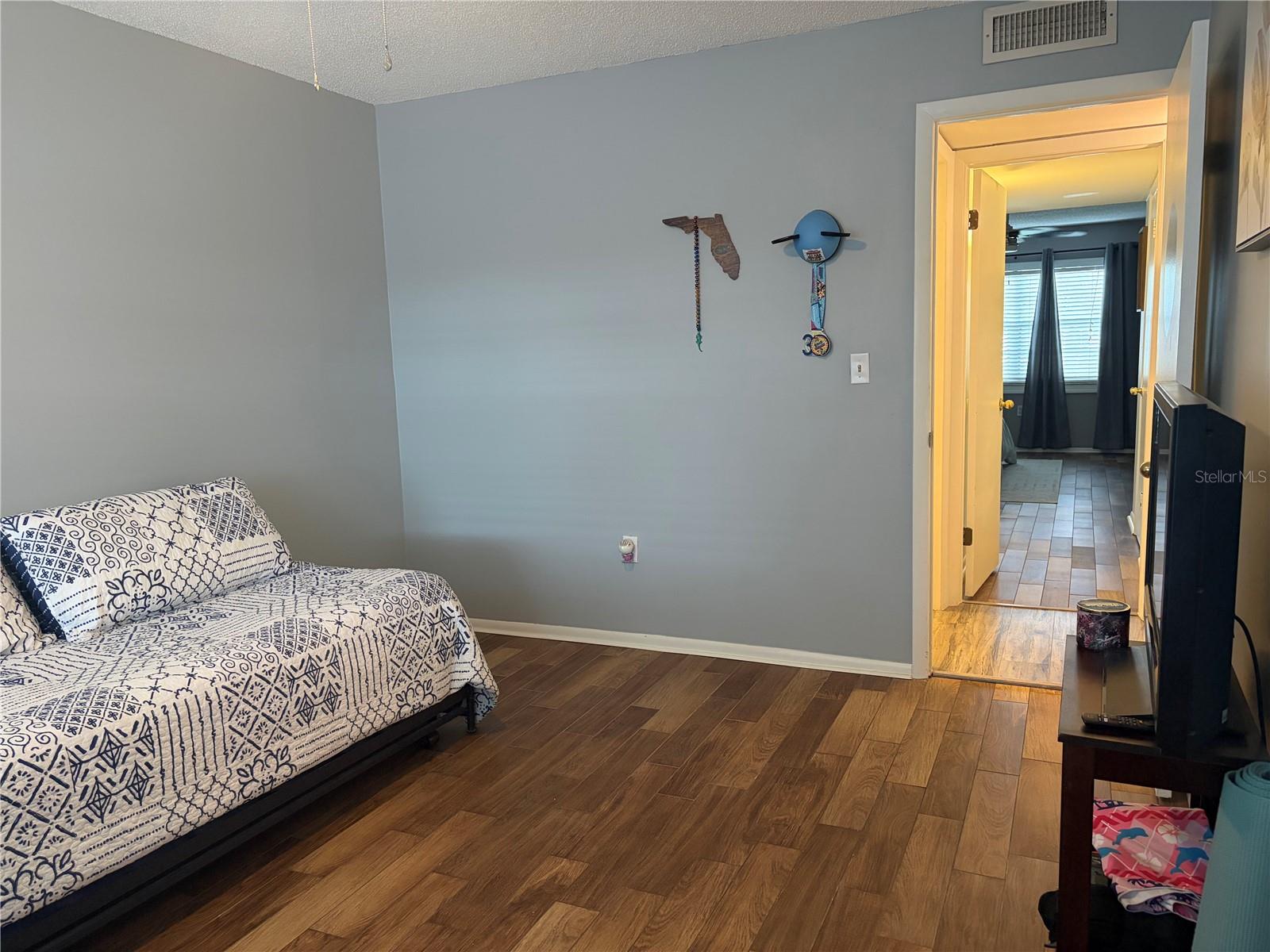 6002 Amberly Ave #f Property Photo 11