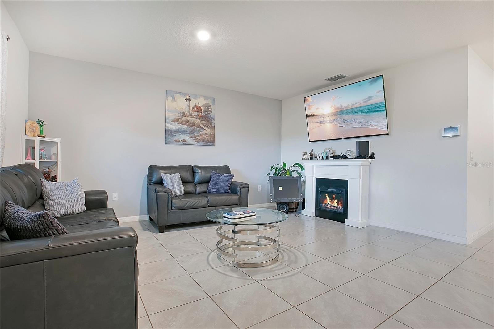 3676 Scarlet Oak Dr Property Photo 4