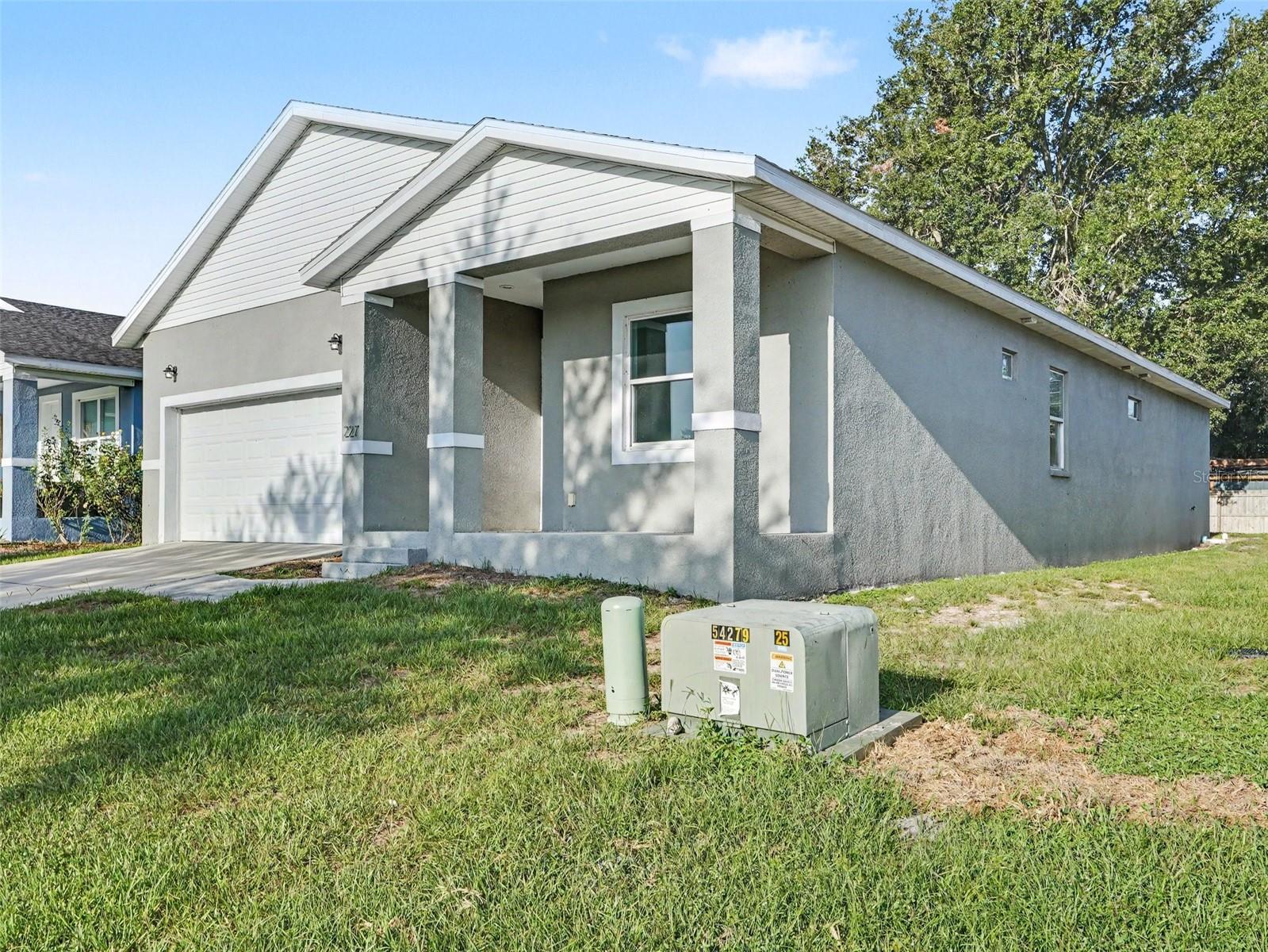 227 Burbank Ave Property Photo 3