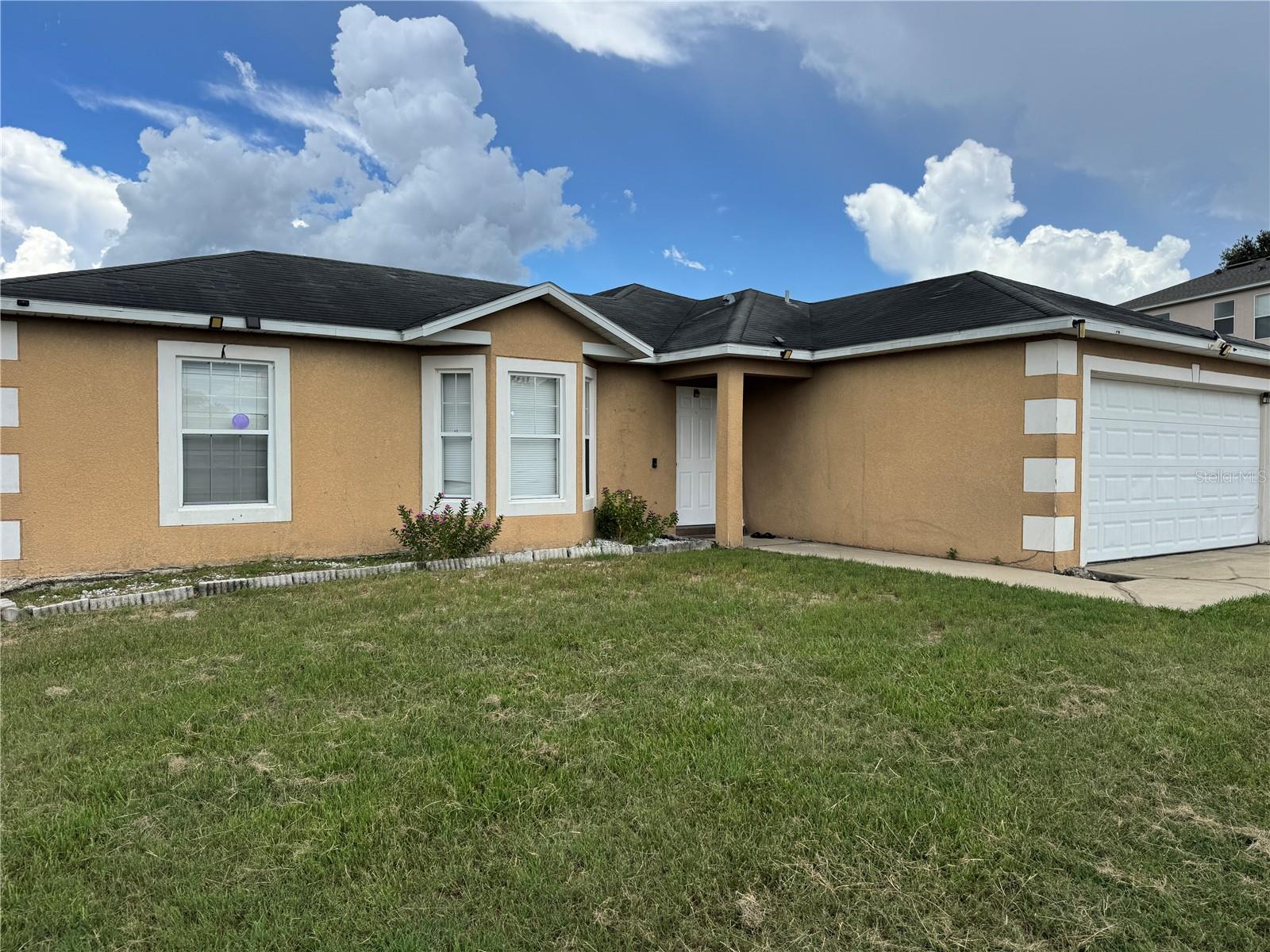 609 KISSIMMEE LN Property Photo 1