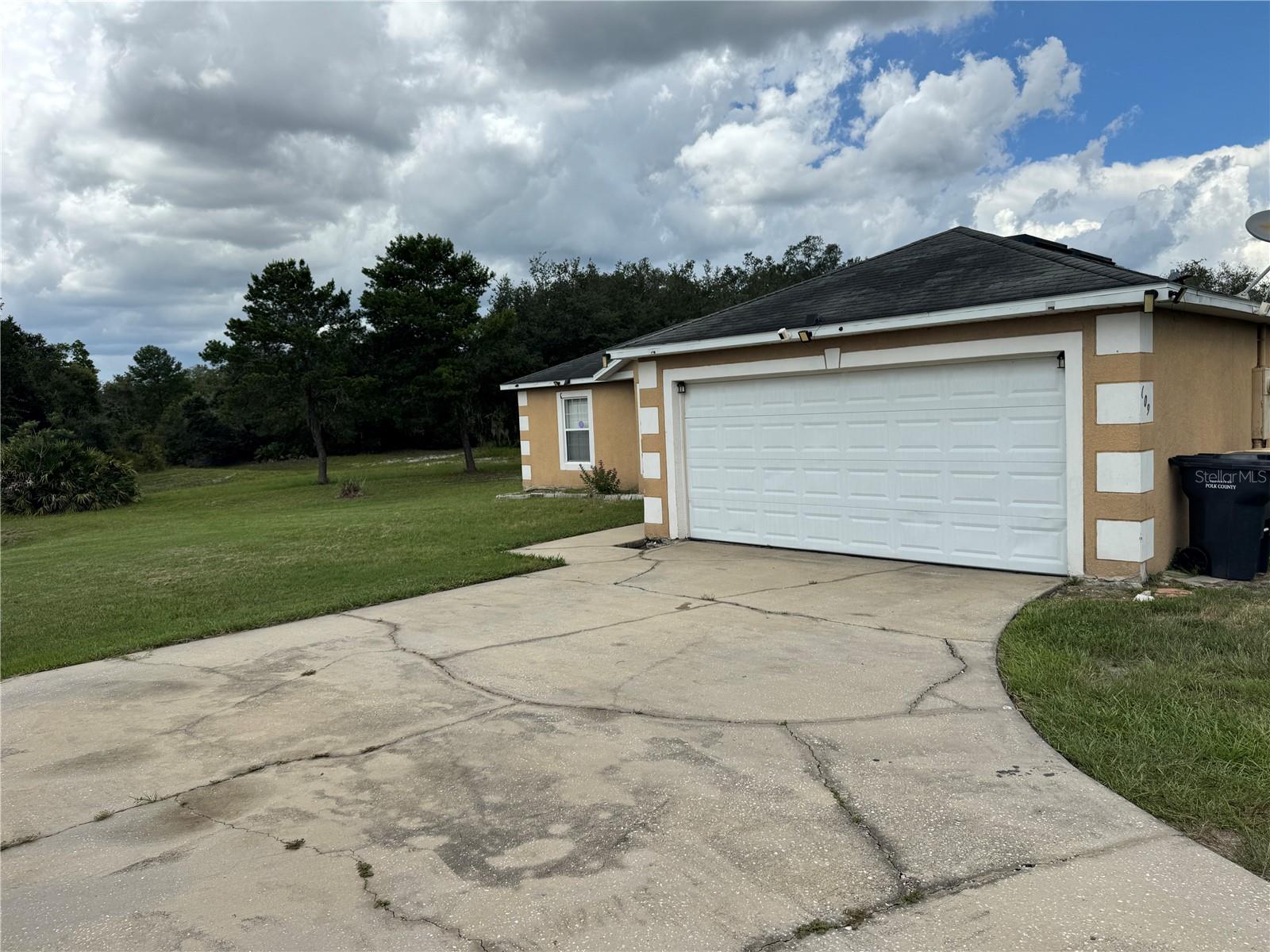609 Kissimmee Ln Property Photo 2