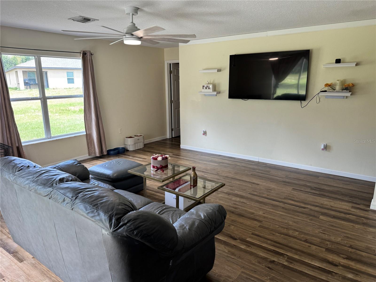 609 Kissimmee Ln Property Photo 4