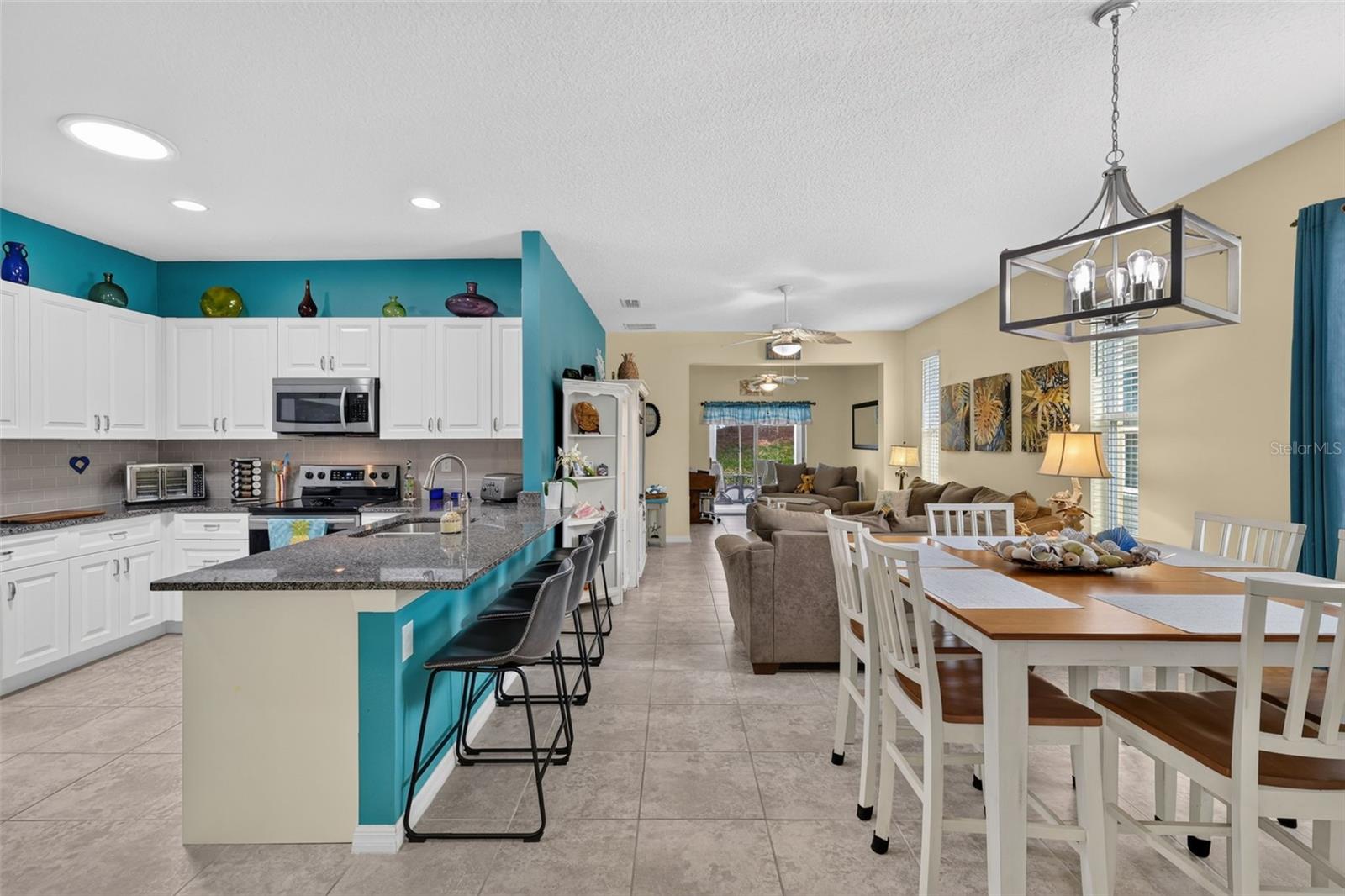 26951 White Plains Way Property Photo 3
