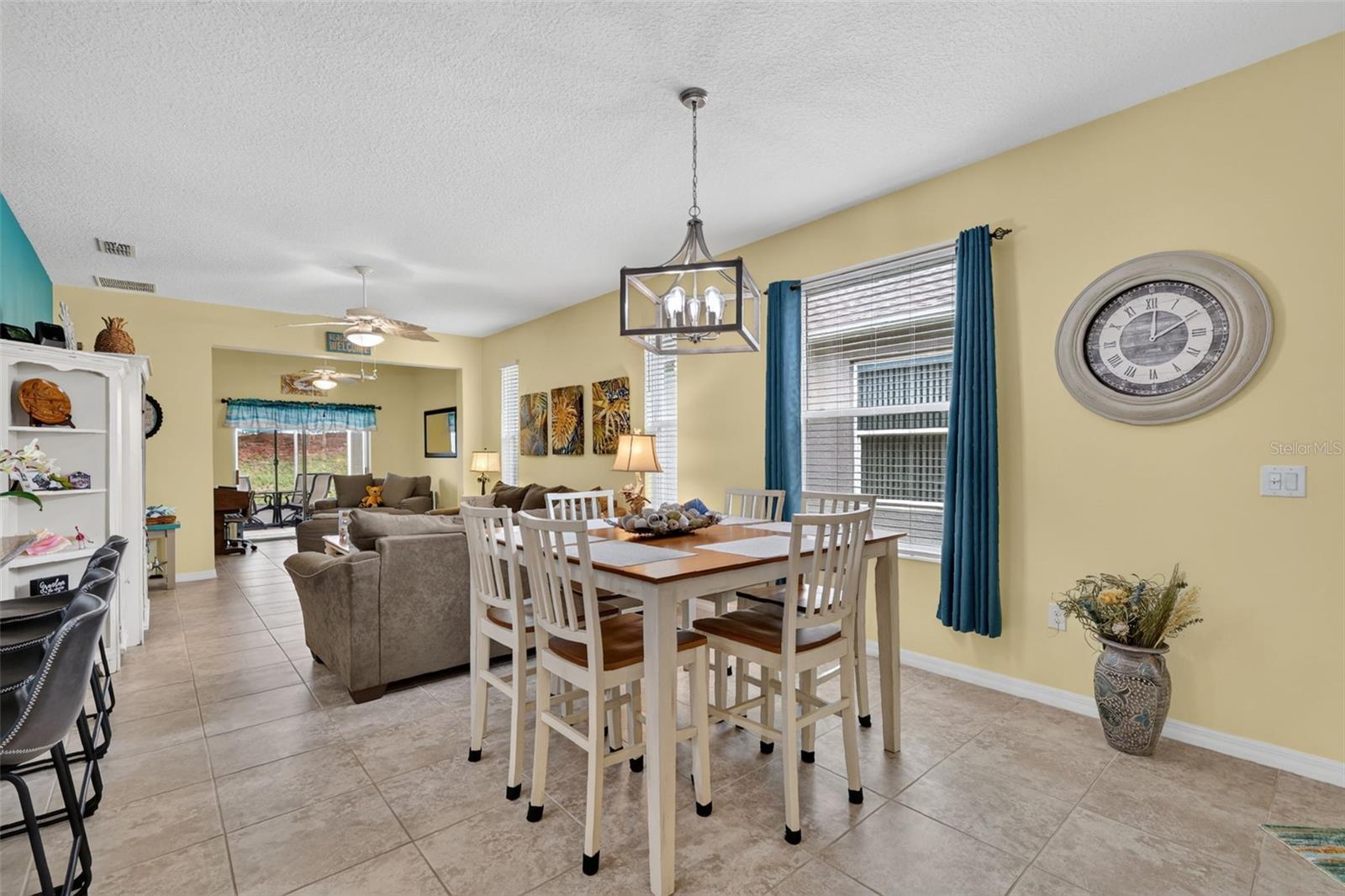 26951 White Plains Way Property Photo 4