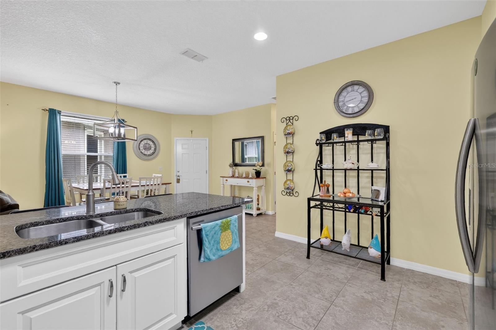 26951 White Plains Way Property Photo 8