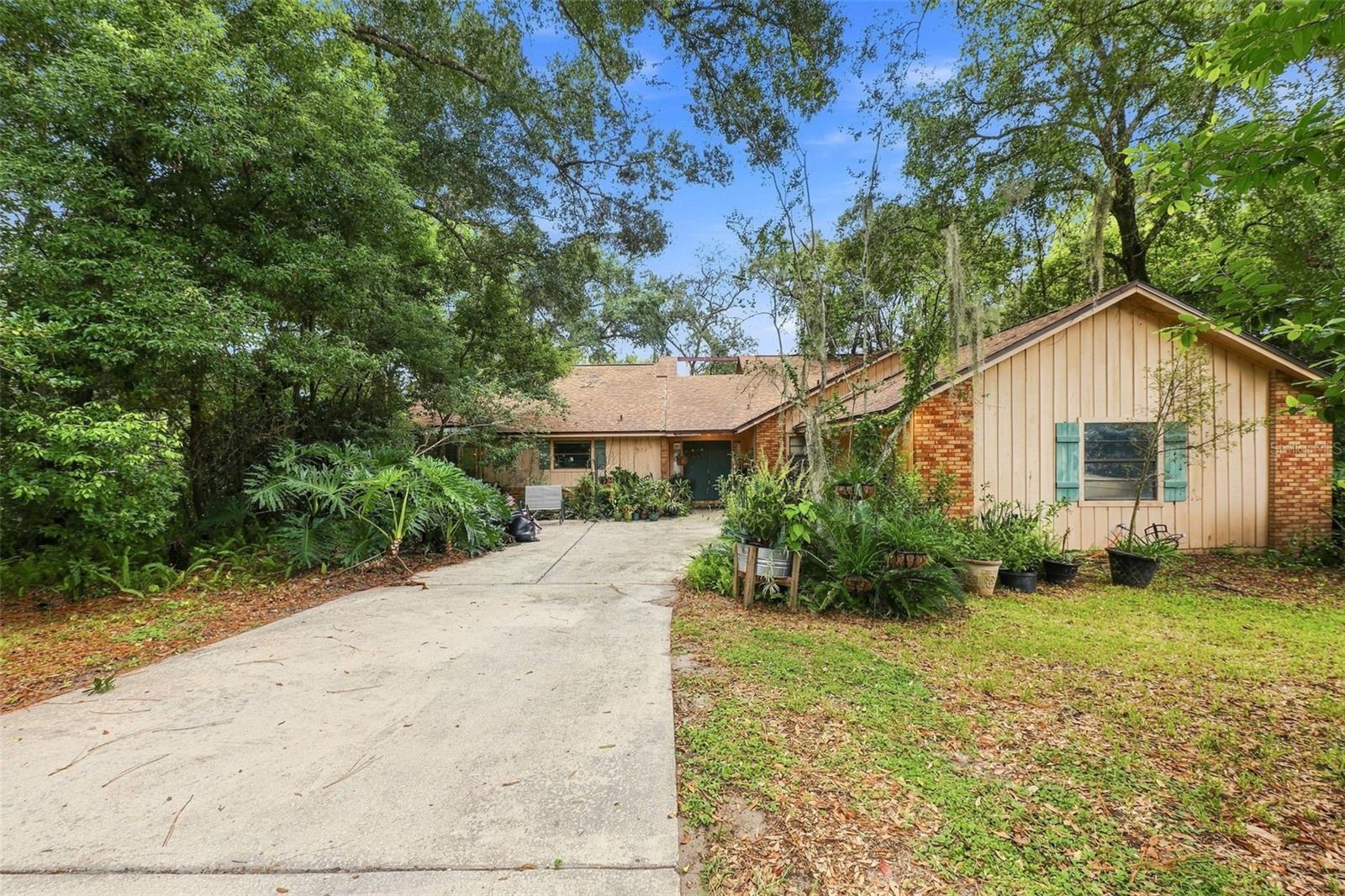 552 WHISPERING OAK LN Property Photo 1