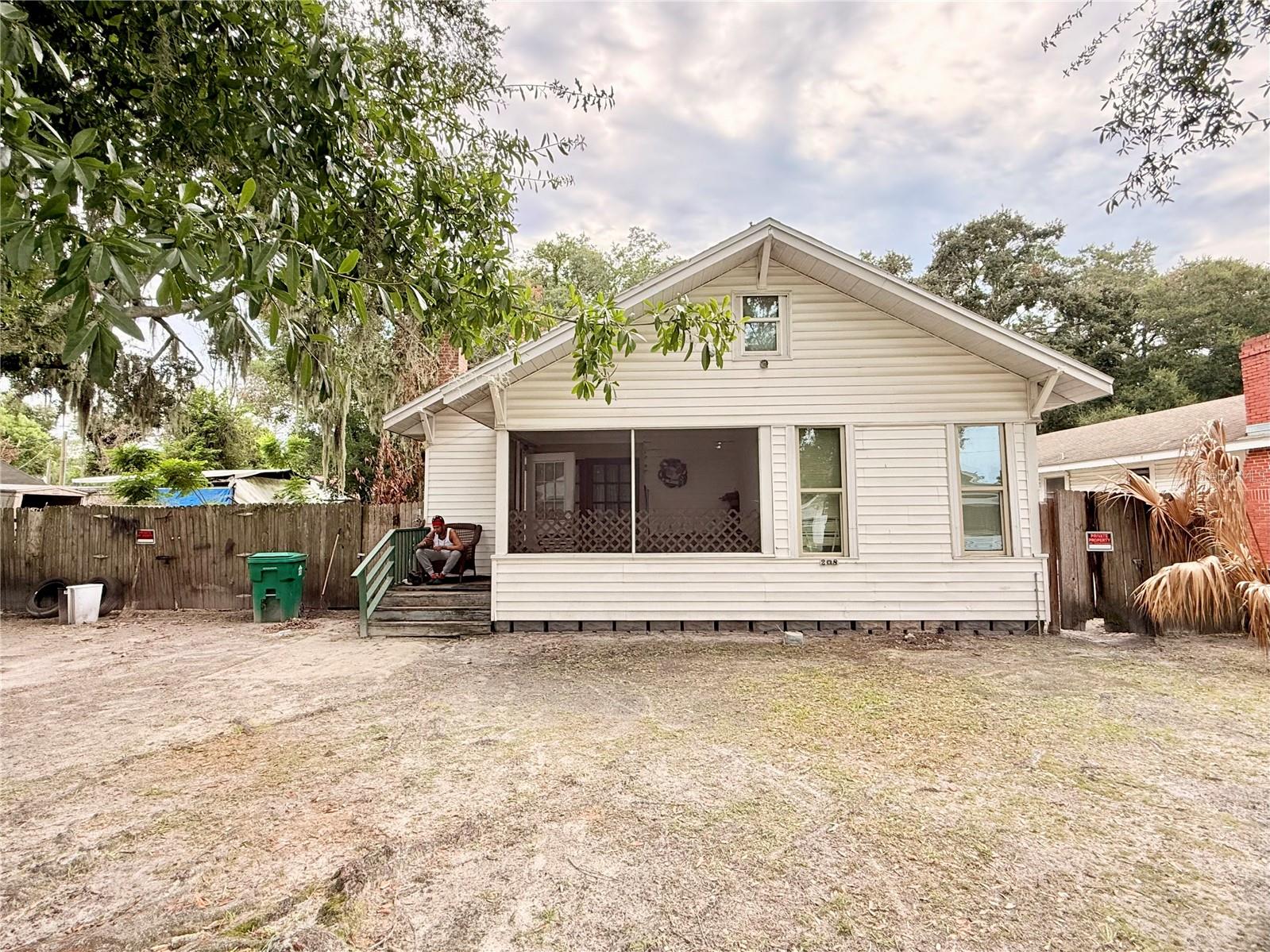 208 3rd St Property Photo 1