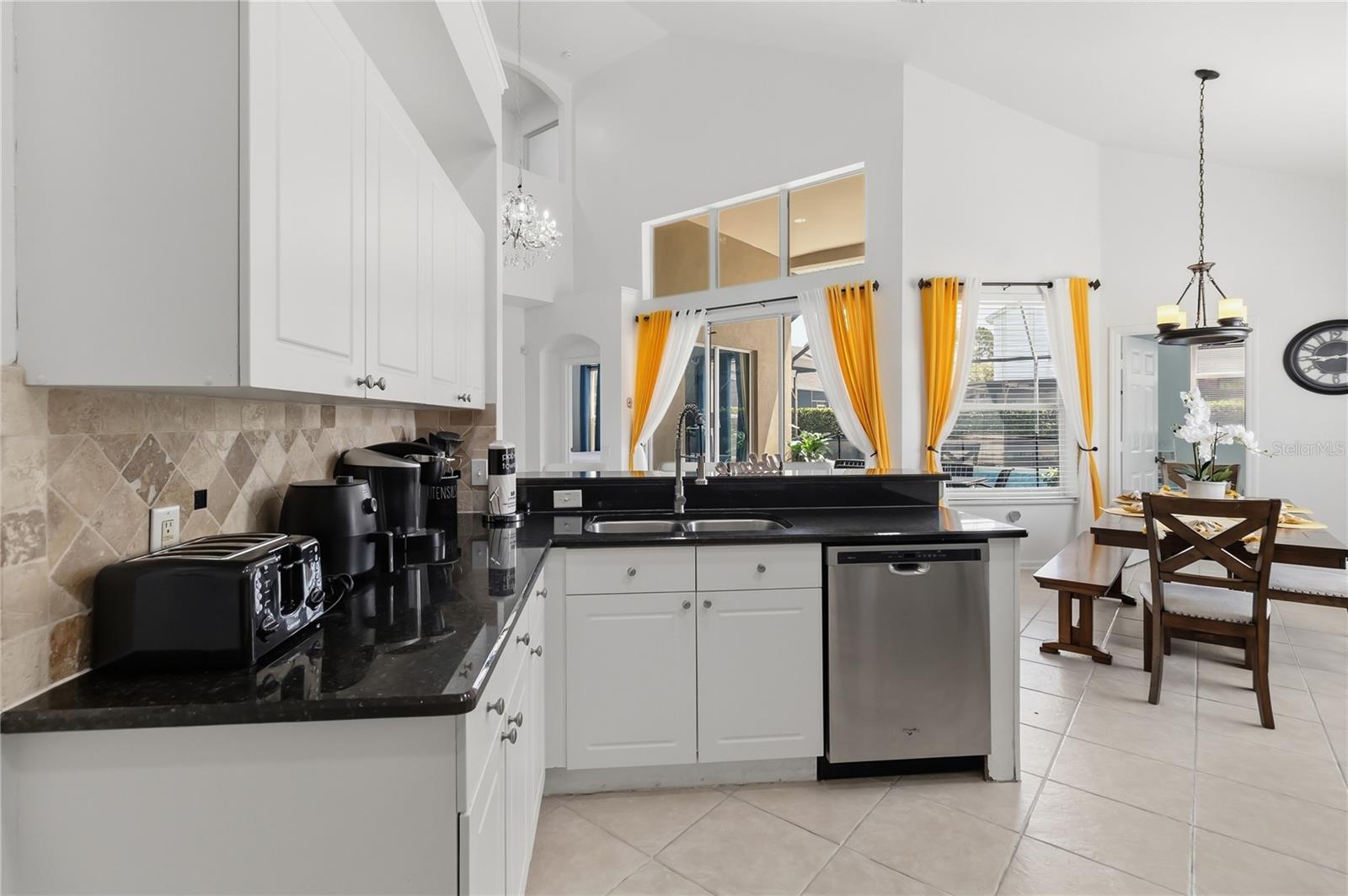 O6435224 Property Photo 10