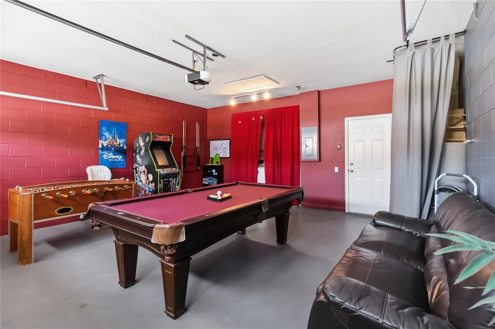 O6435224 Property Photo 24