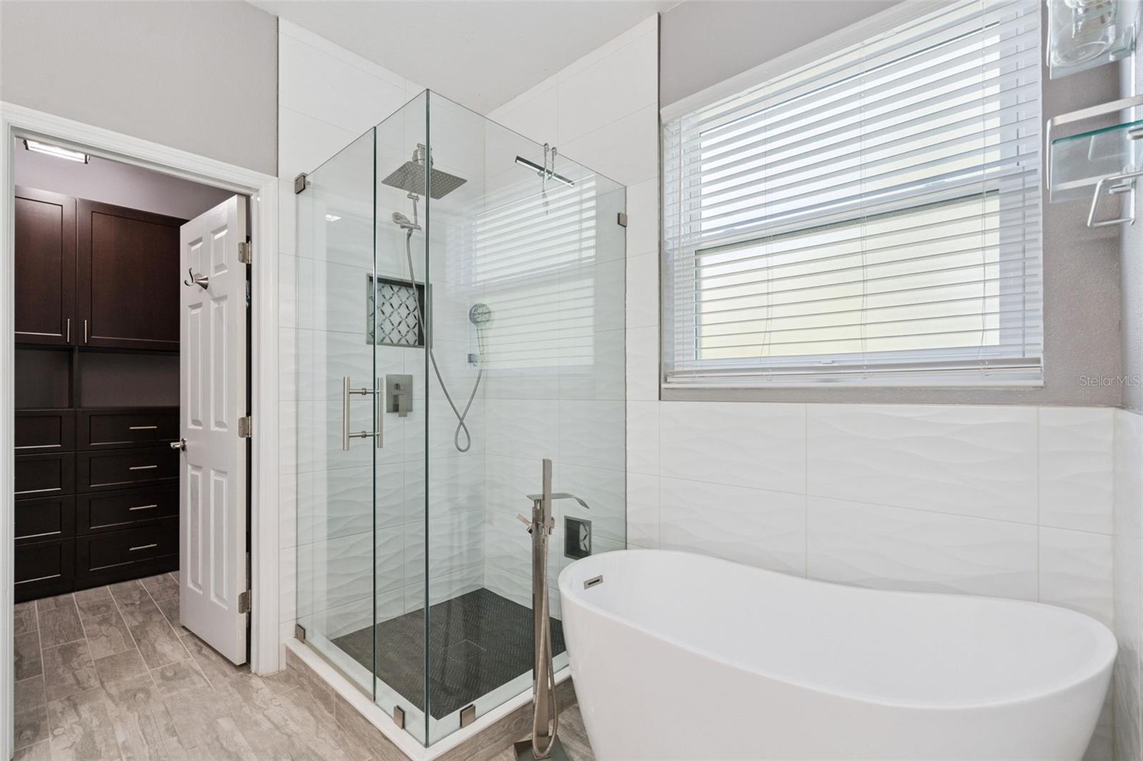10107 Malpas Pt Property Photo 17