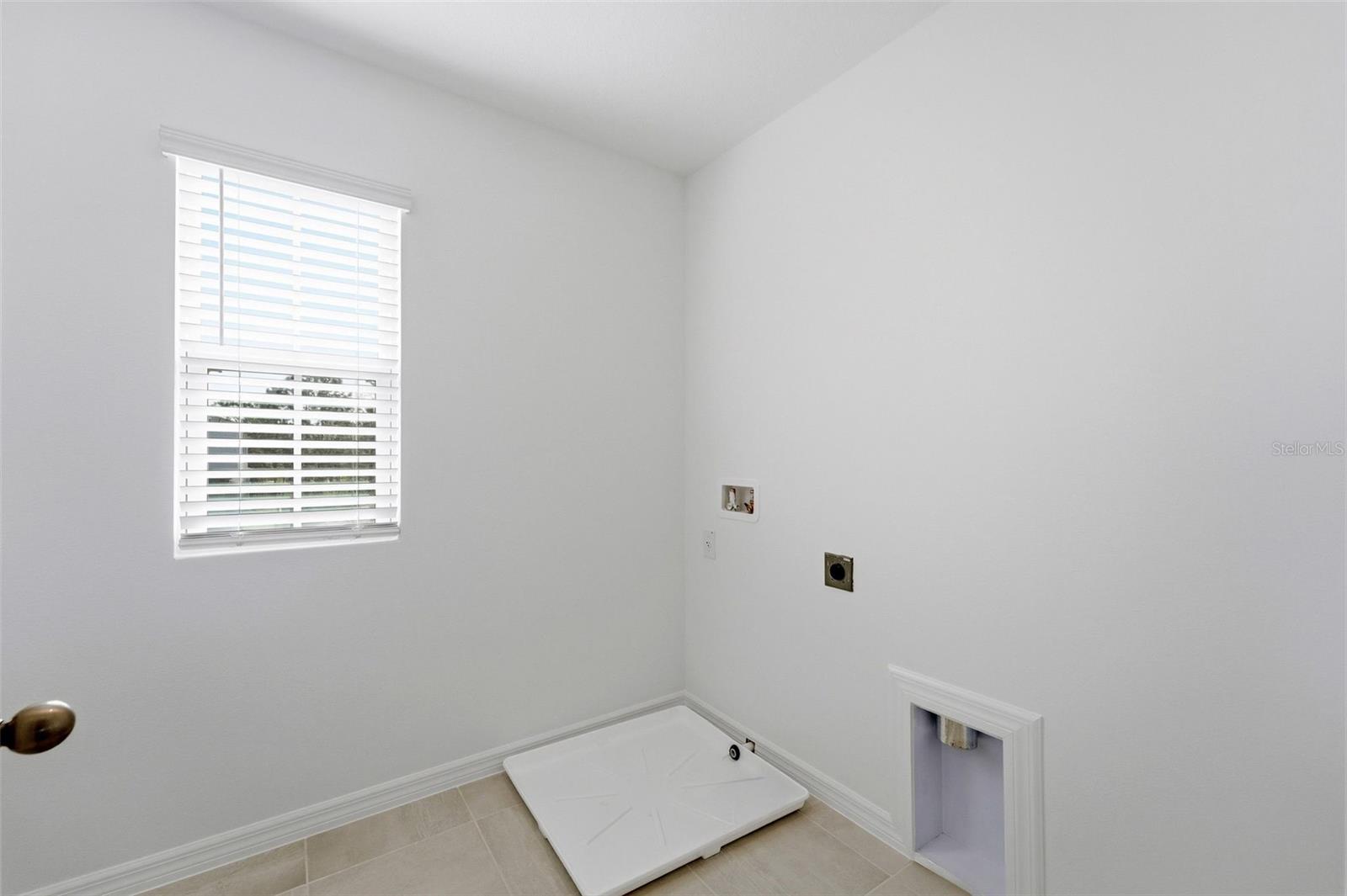 748 Farfields St Property Photo 23