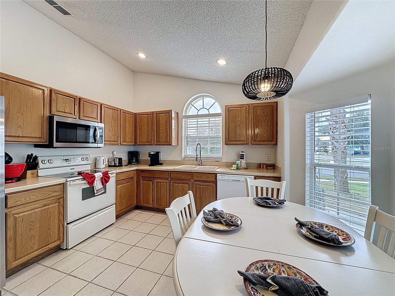 2615 Summer Creek Dr Property Photo 19