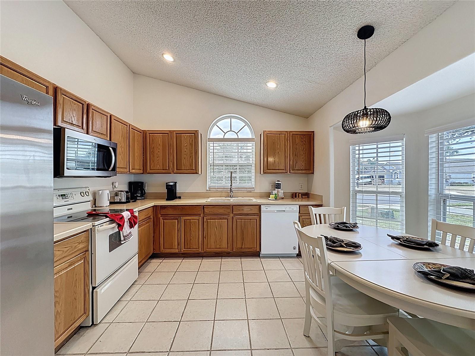 2615 Summer Creek Dr Property Photo 20