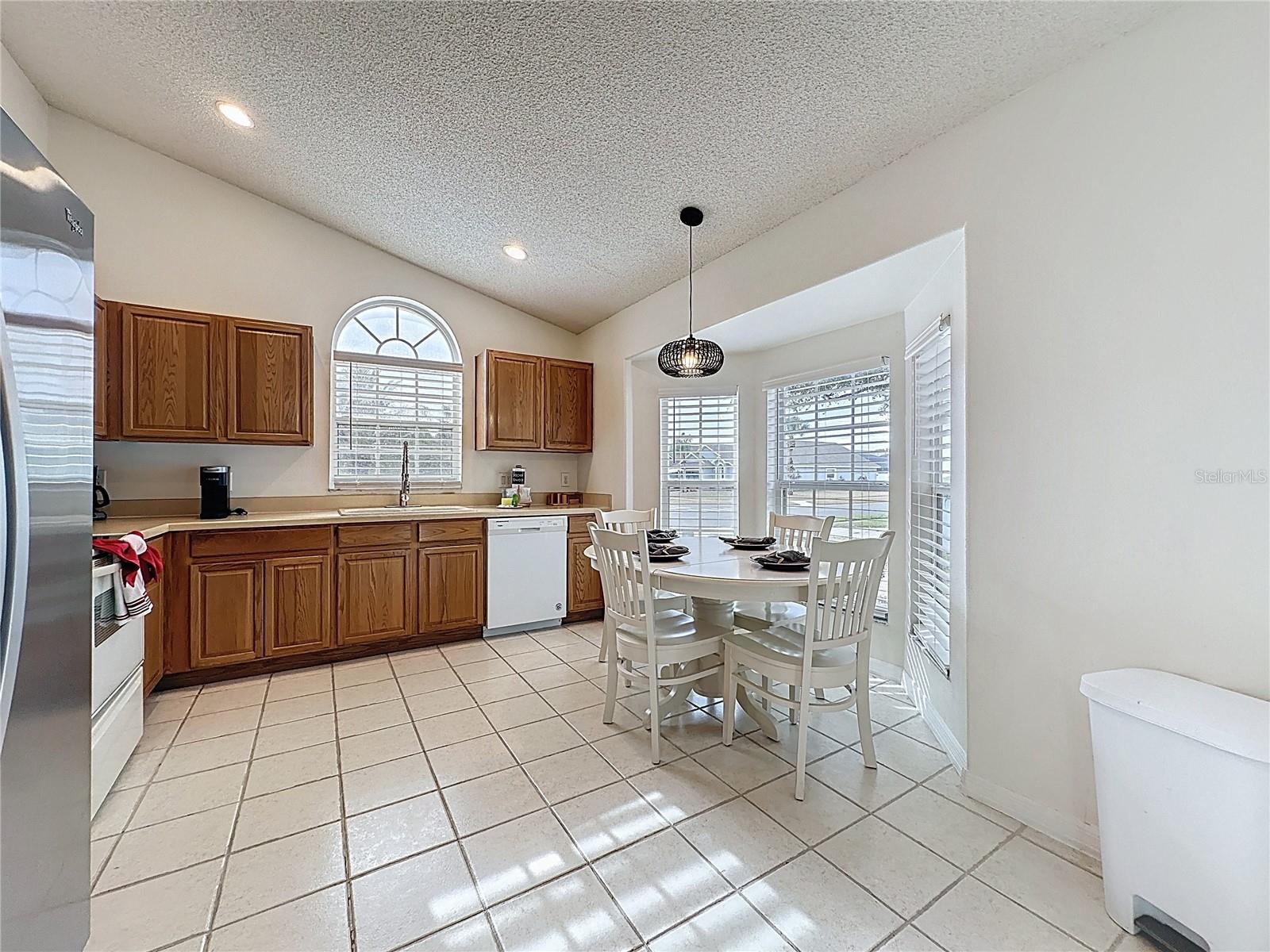 2615 Summer Creek Dr Property Photo 21