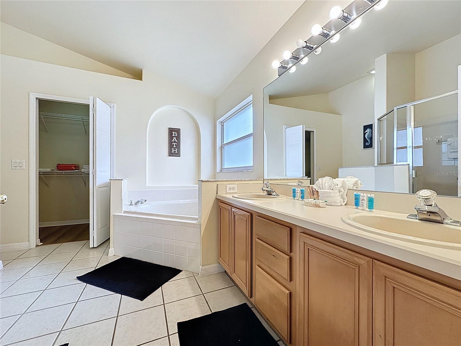 2615 Summer Creek Dr Property Photo 45