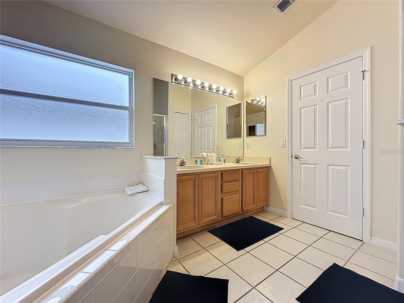2615 Summer Creek Dr Property Photo 46