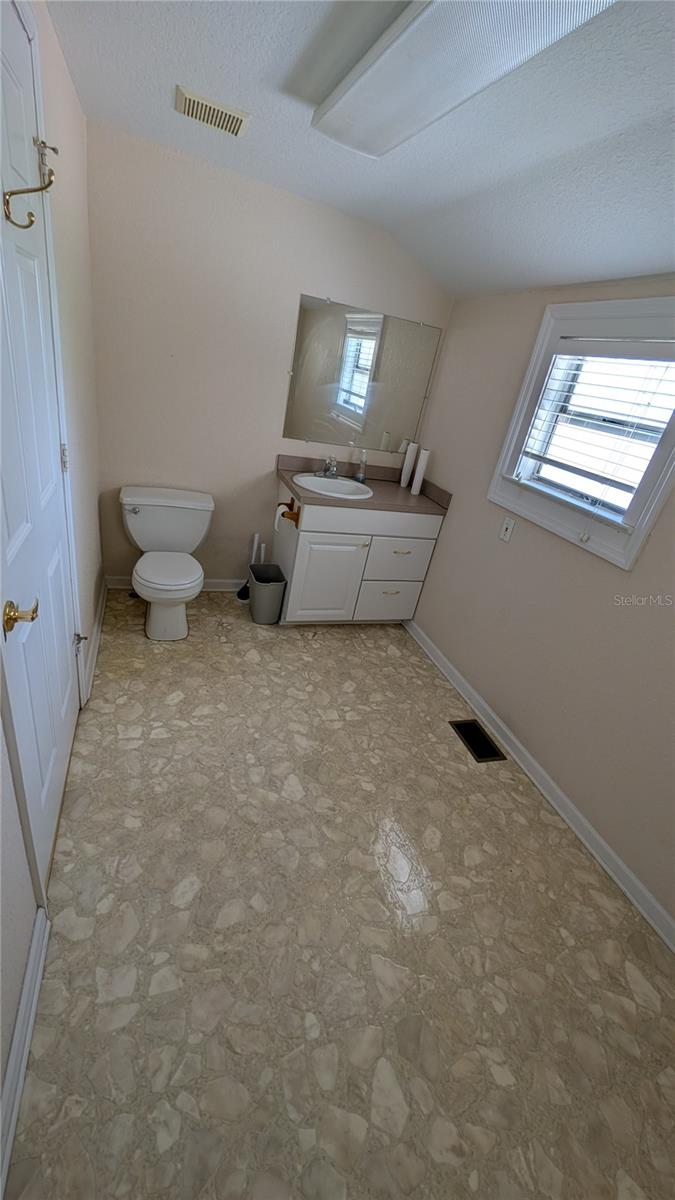 502 W Main St Property Photo 7