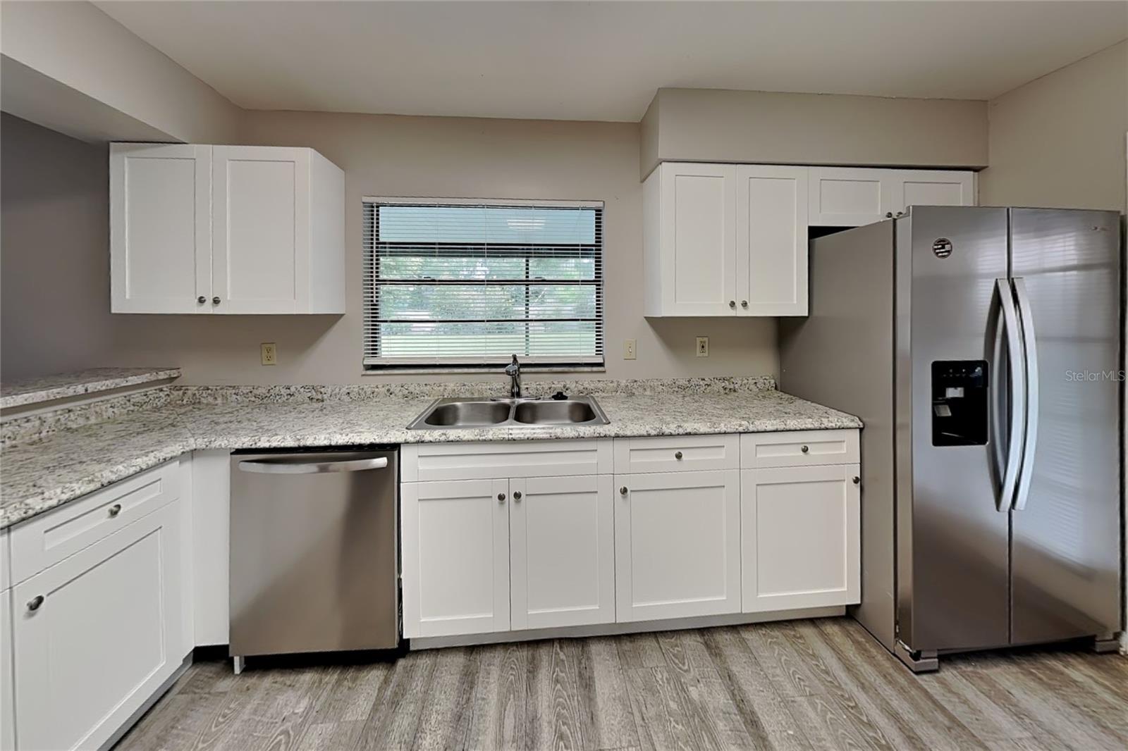 O6435275 Property Photo 5