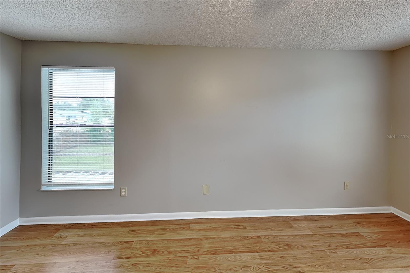 O6435275 Property Photo 6