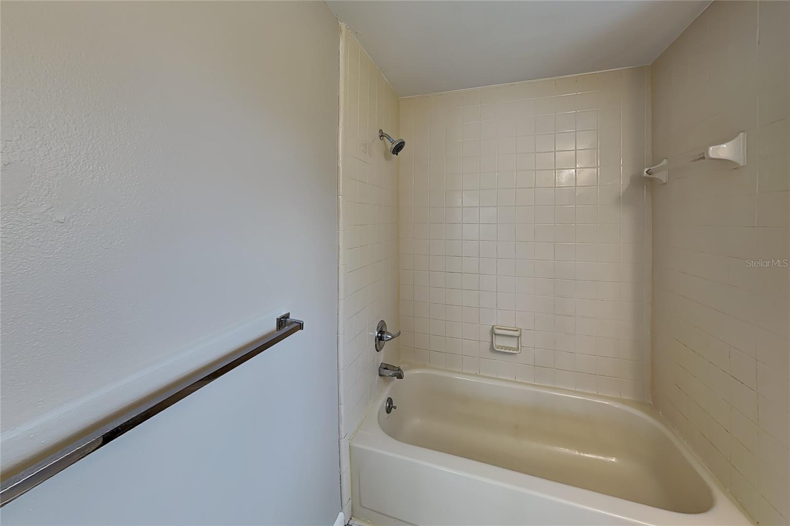 O6435275 Property Photo 9