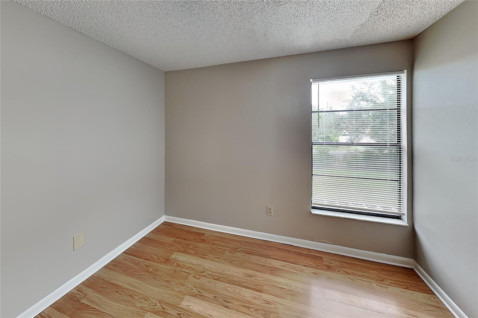 O6435275 Property Photo 10