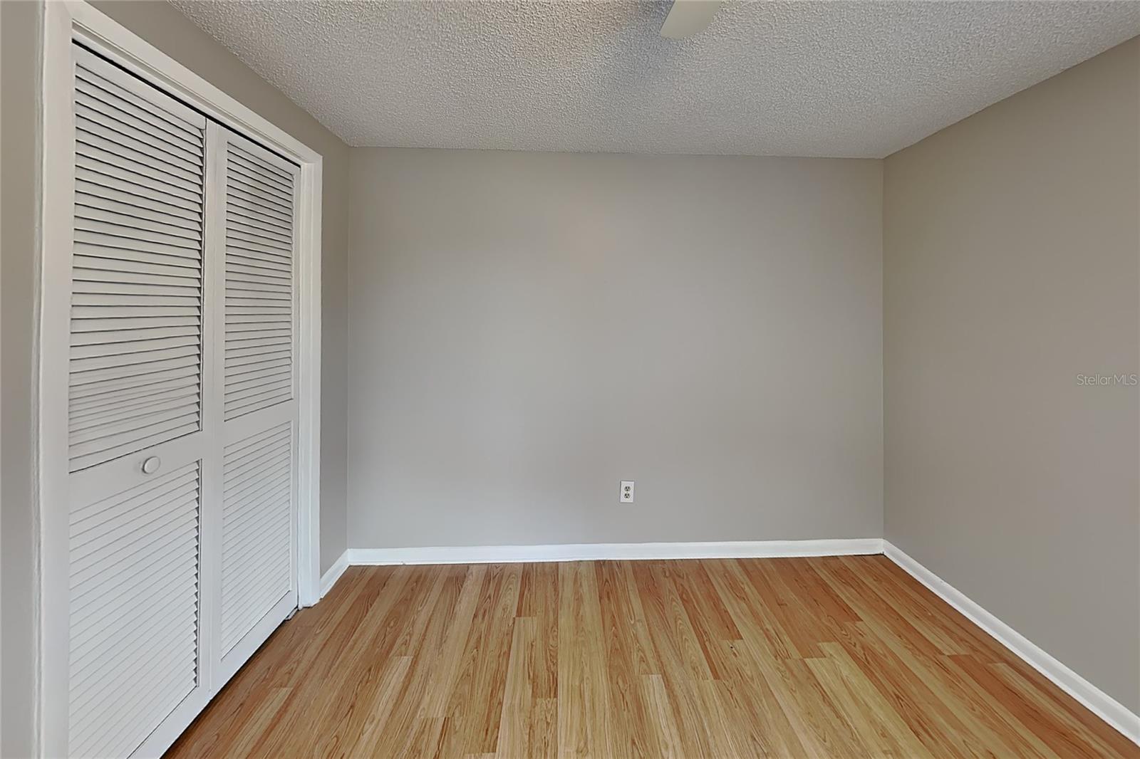 O6435275 Property Photo 11