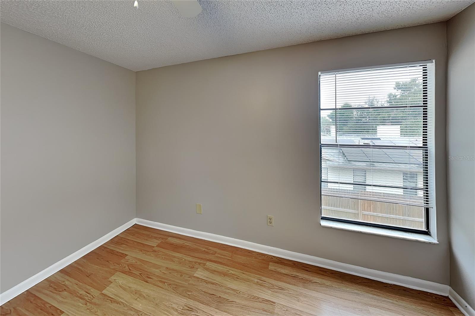 O6435275 Property Photo 12