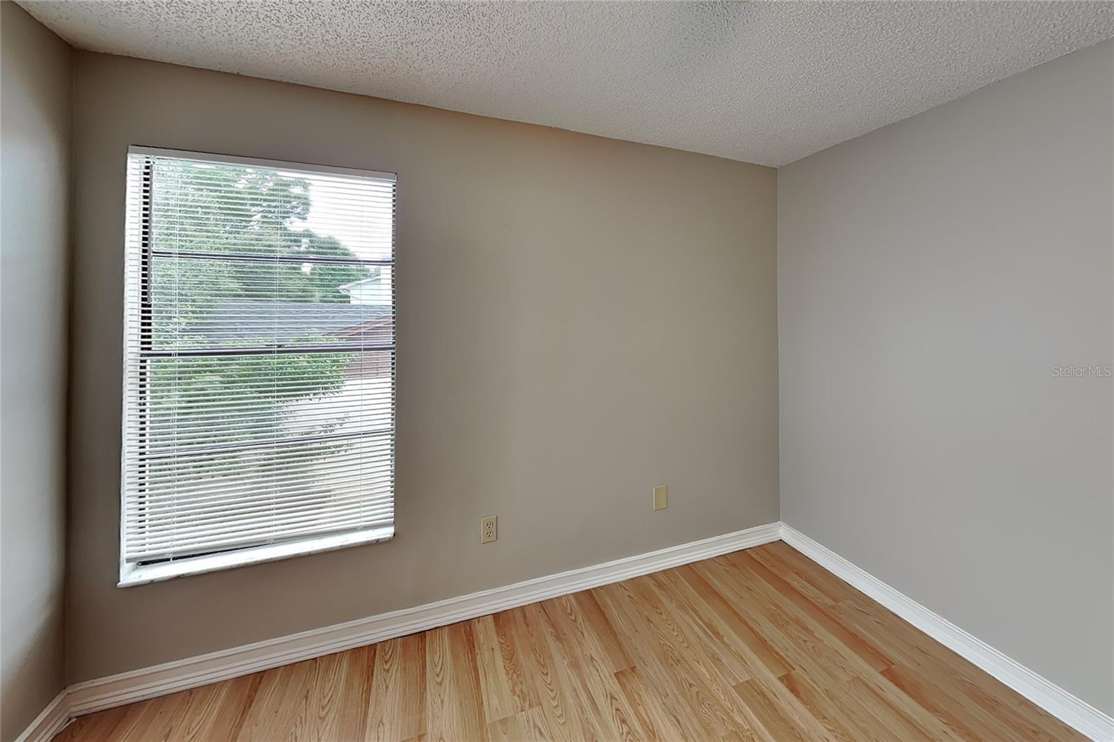 O6435275 Property Photo 13