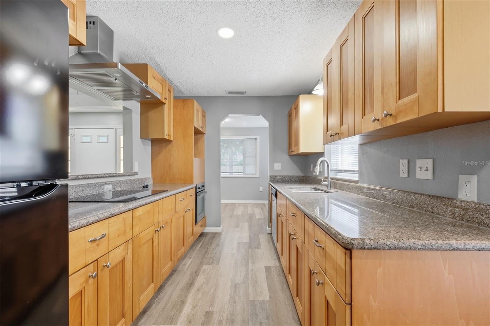 7010 Southwind Dr Property Photo 17