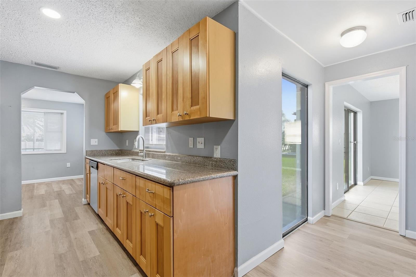 7010 Southwind Dr Property Photo 18