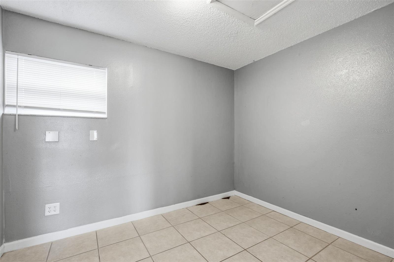 7010 Southwind Dr Property Photo 28