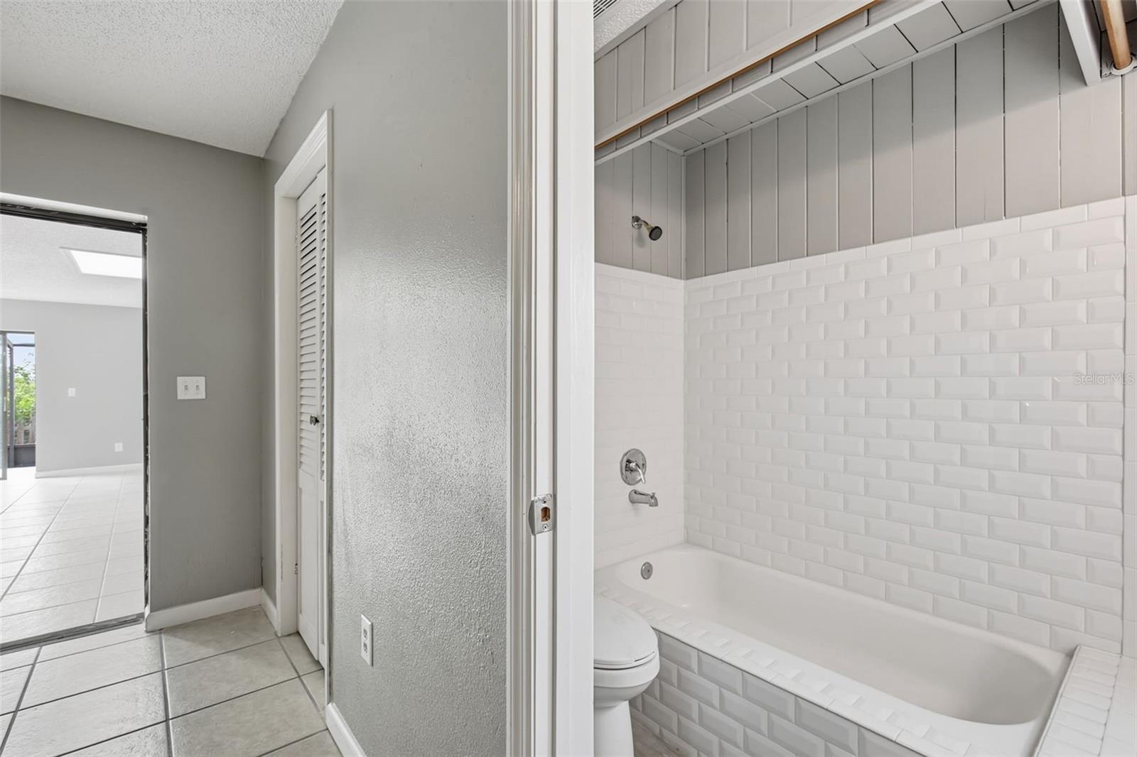 7010 Southwind Dr Property Photo 32