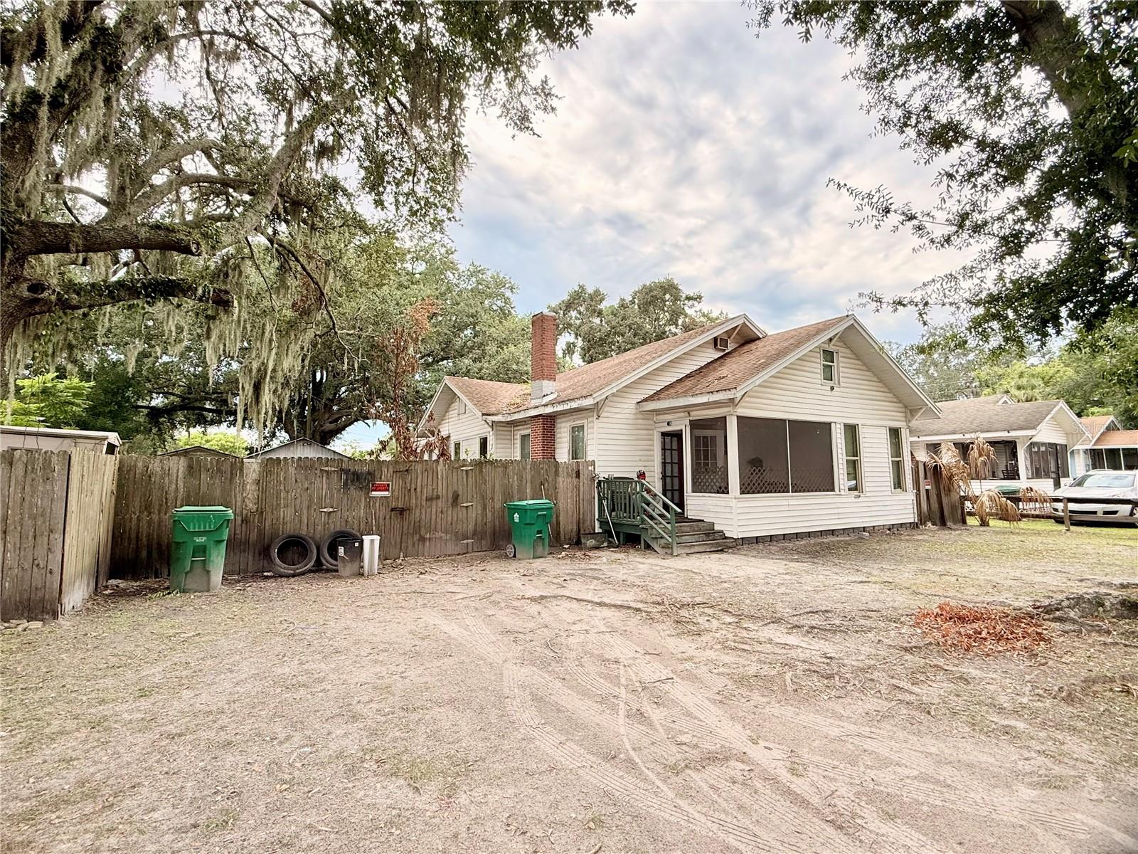 208 3rd St Property Photo 1