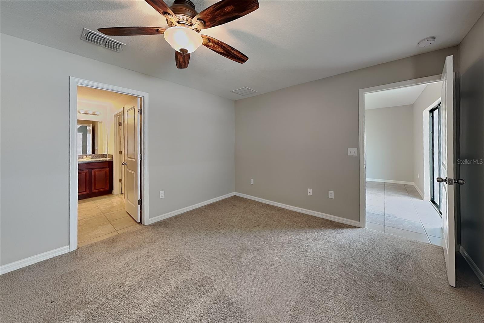 O6435286 Property Photo 6