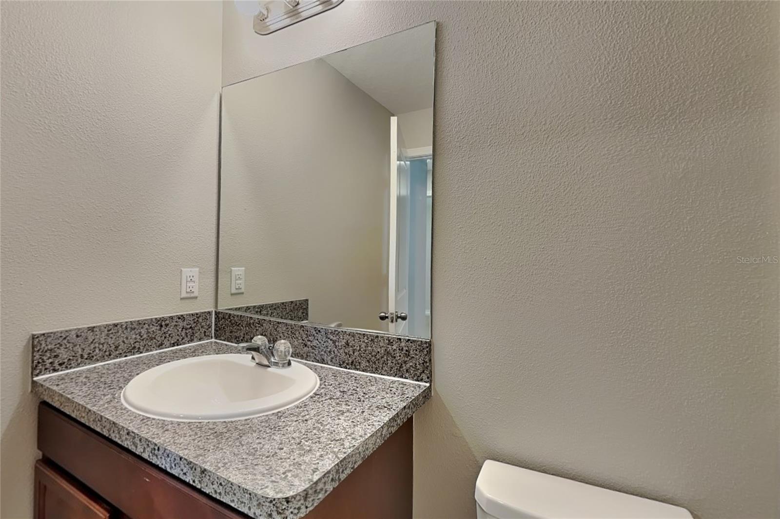 O6435286 Property Photo 13