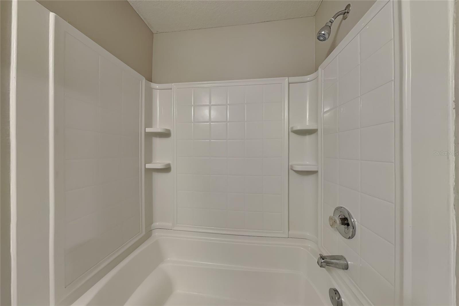 O6435286 Property Photo 14