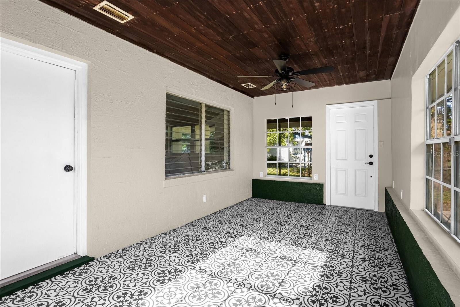 1008 10th St Property Photo 2