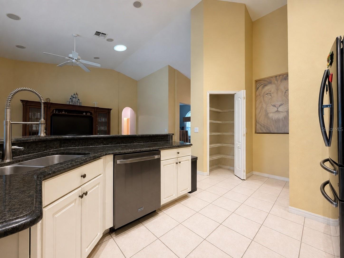 3637 Devereaux Ct Property Photo 9