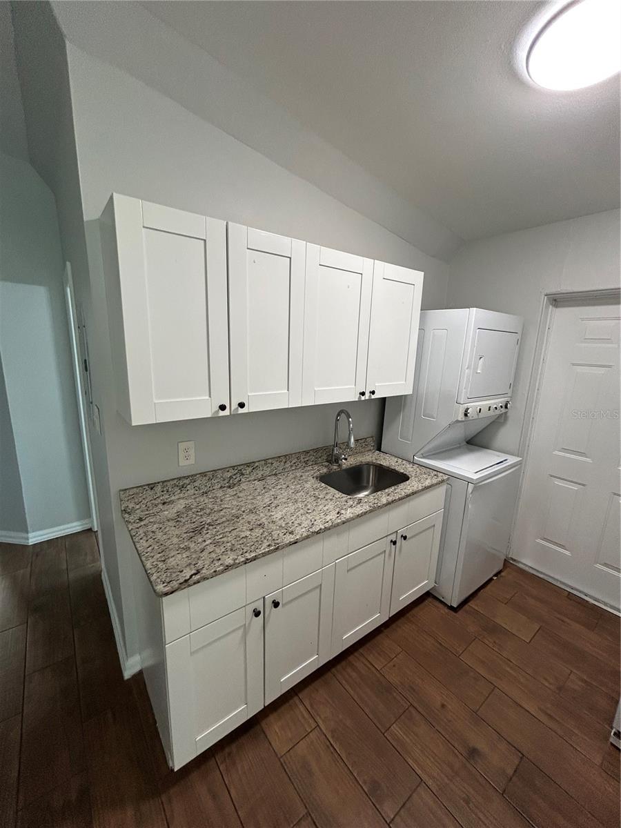 1720 Miller Ave Property Photo 9