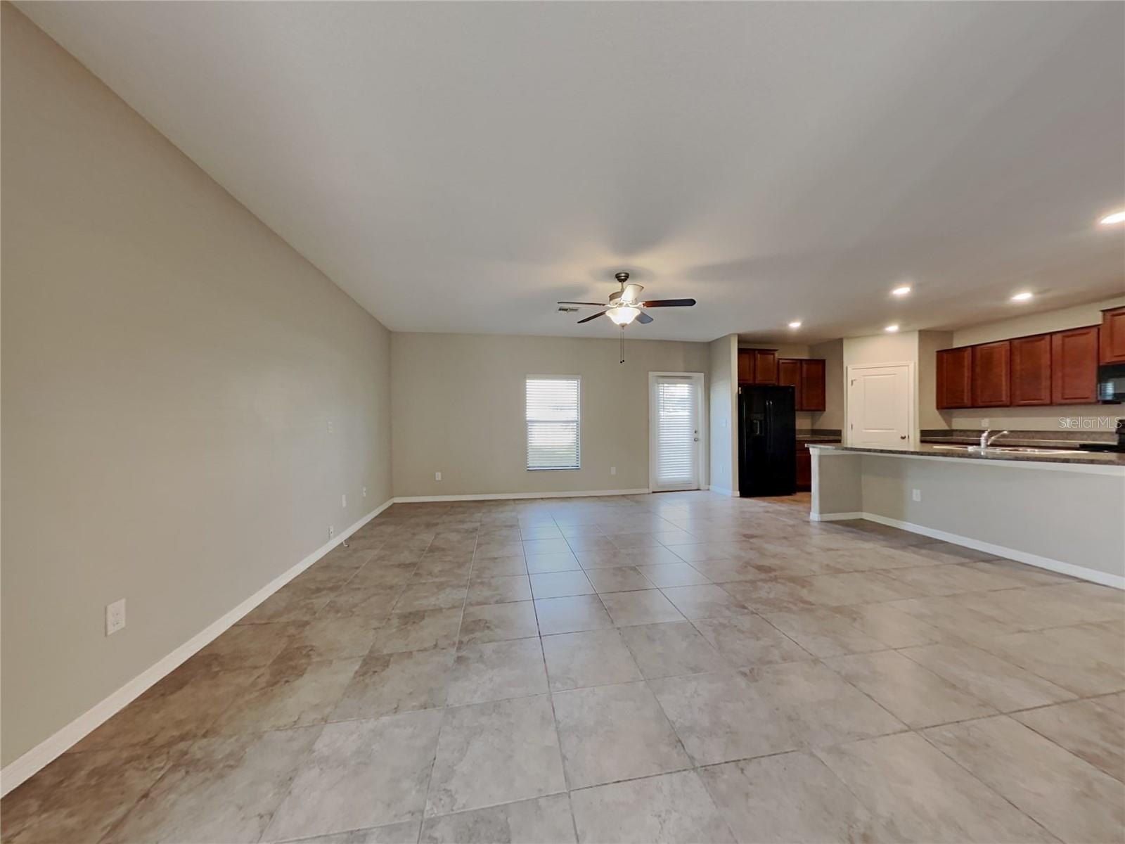 O6435313 Property Photo 2