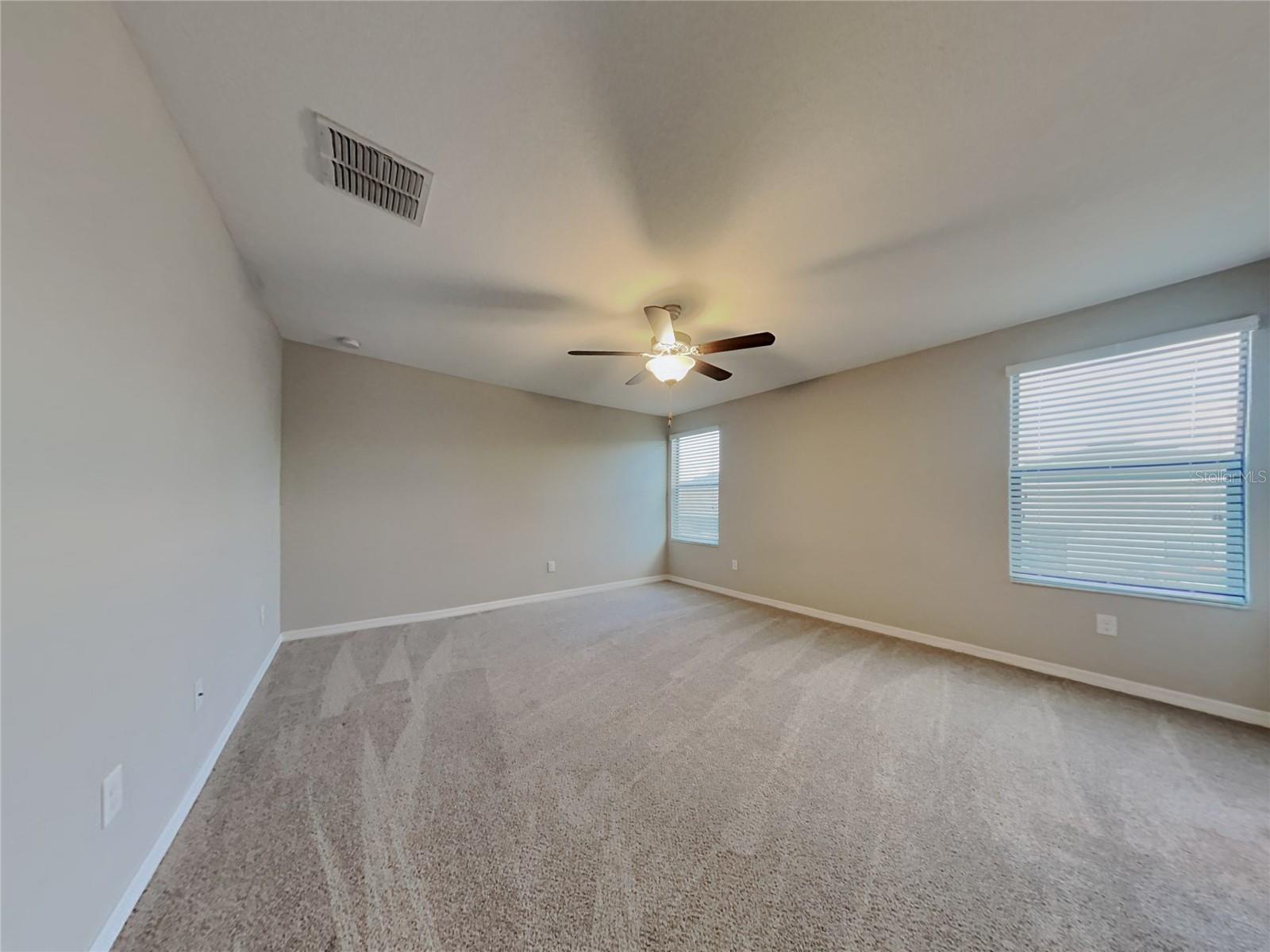 O6435313 Property Photo 5