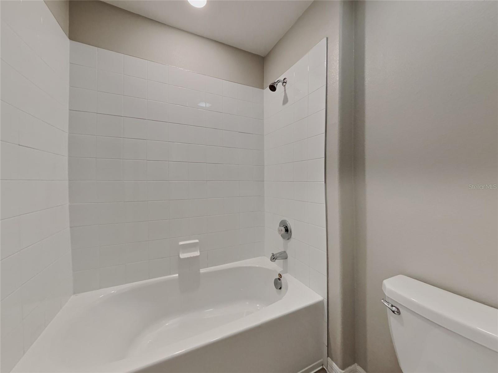 O6435313 Property Photo 8