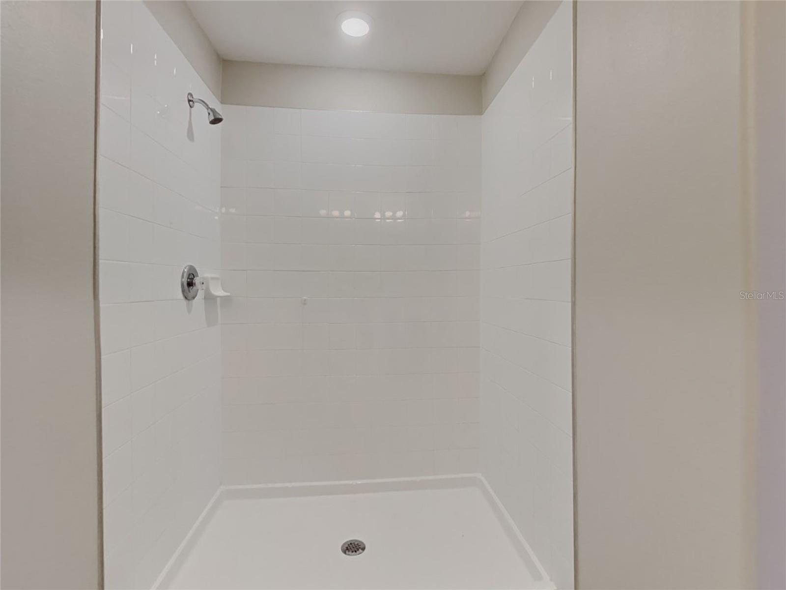 O6435313 Property Photo 9