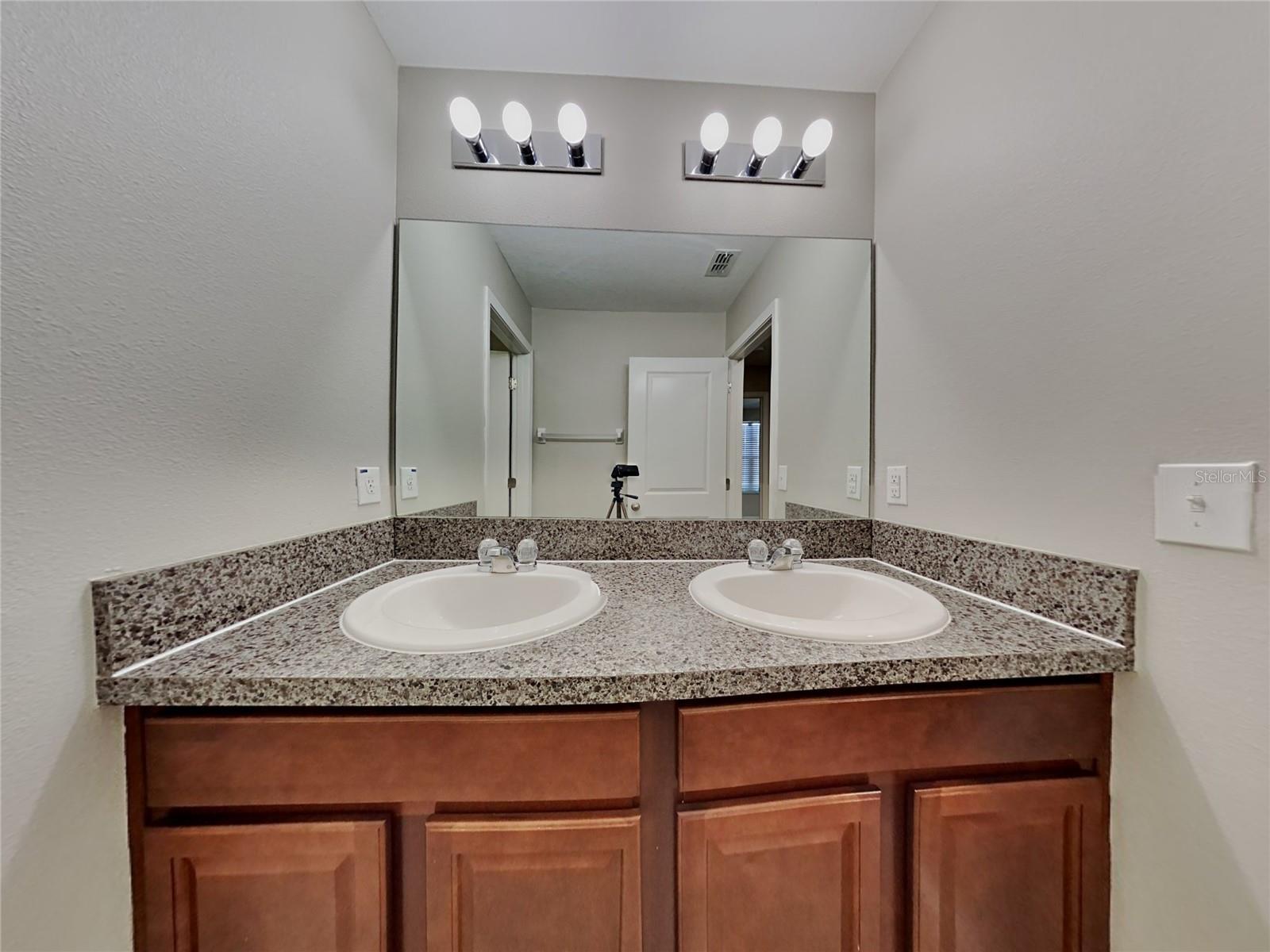 O6435313 Property Photo 18