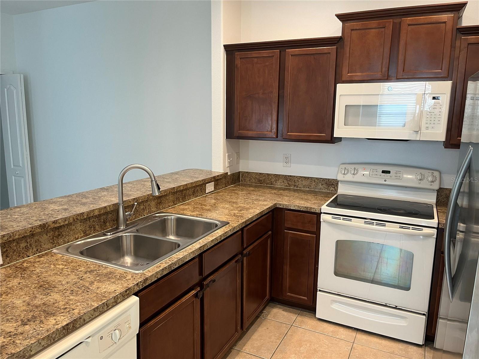 2820 Adelaide Ct Property Photo 4