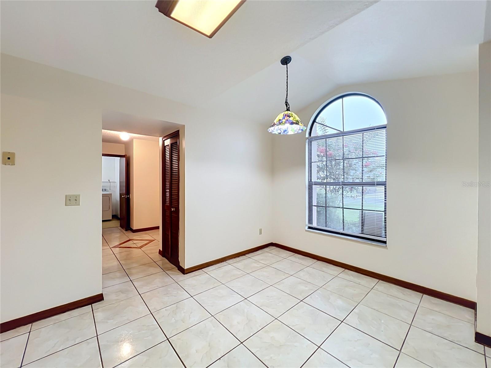 O6435341 Property Photo 8