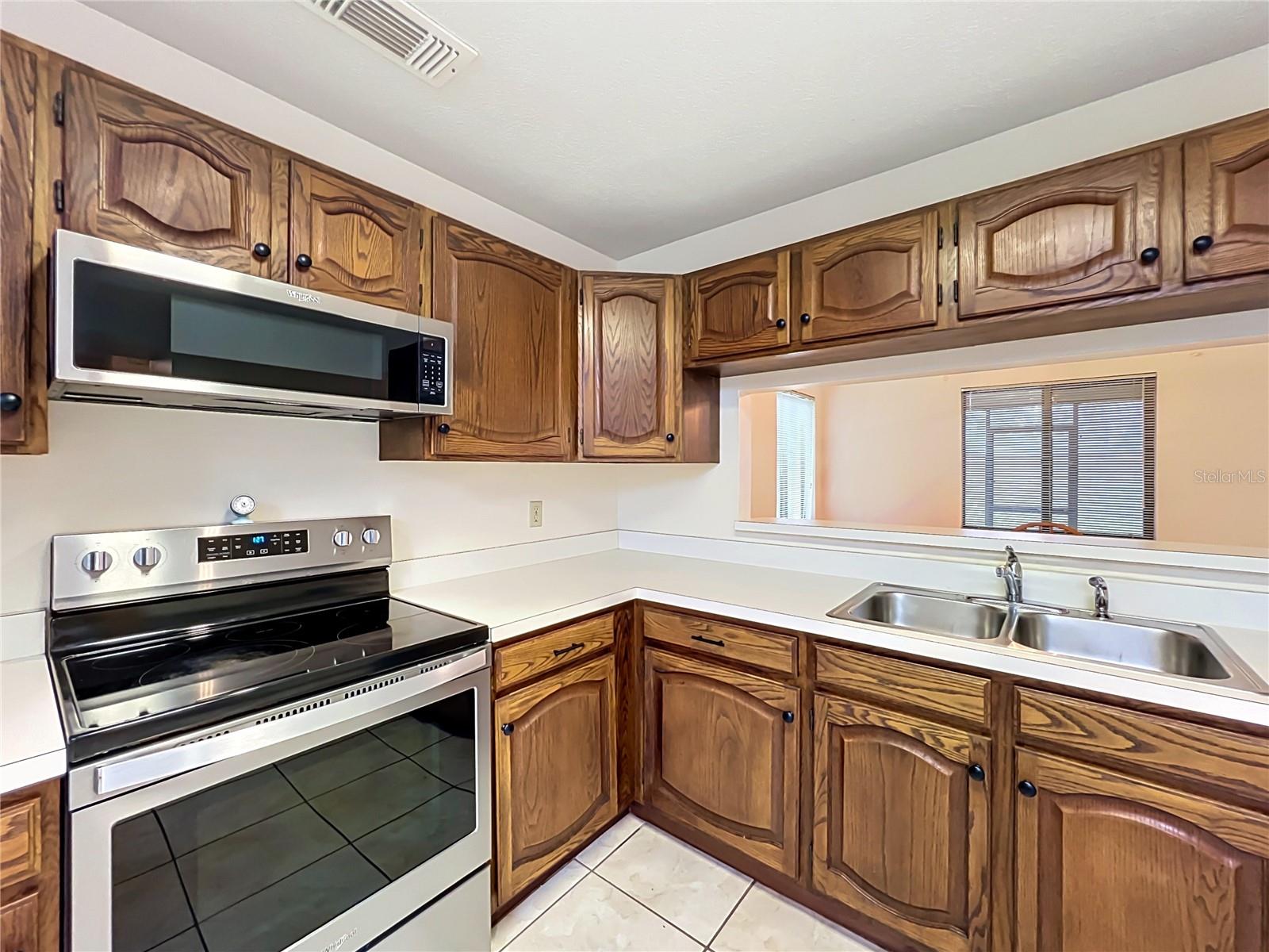O6435341 Property Photo 10