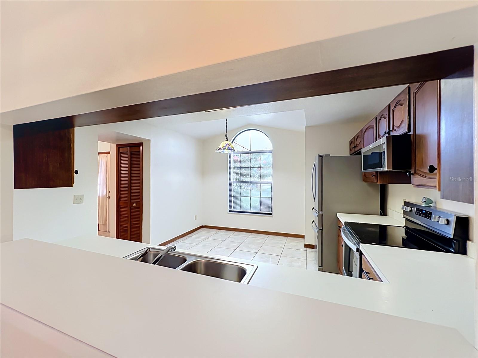 O6435341 Property Photo 11