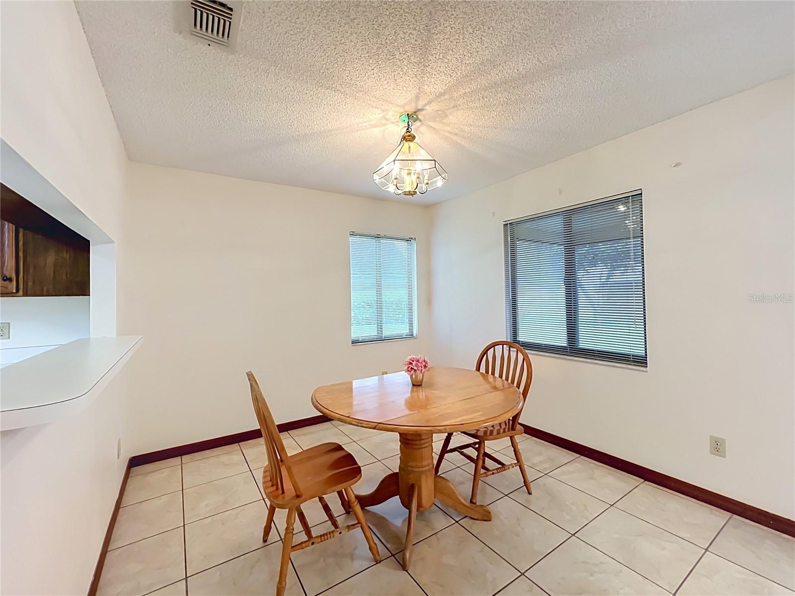O6435341 Property Photo 16