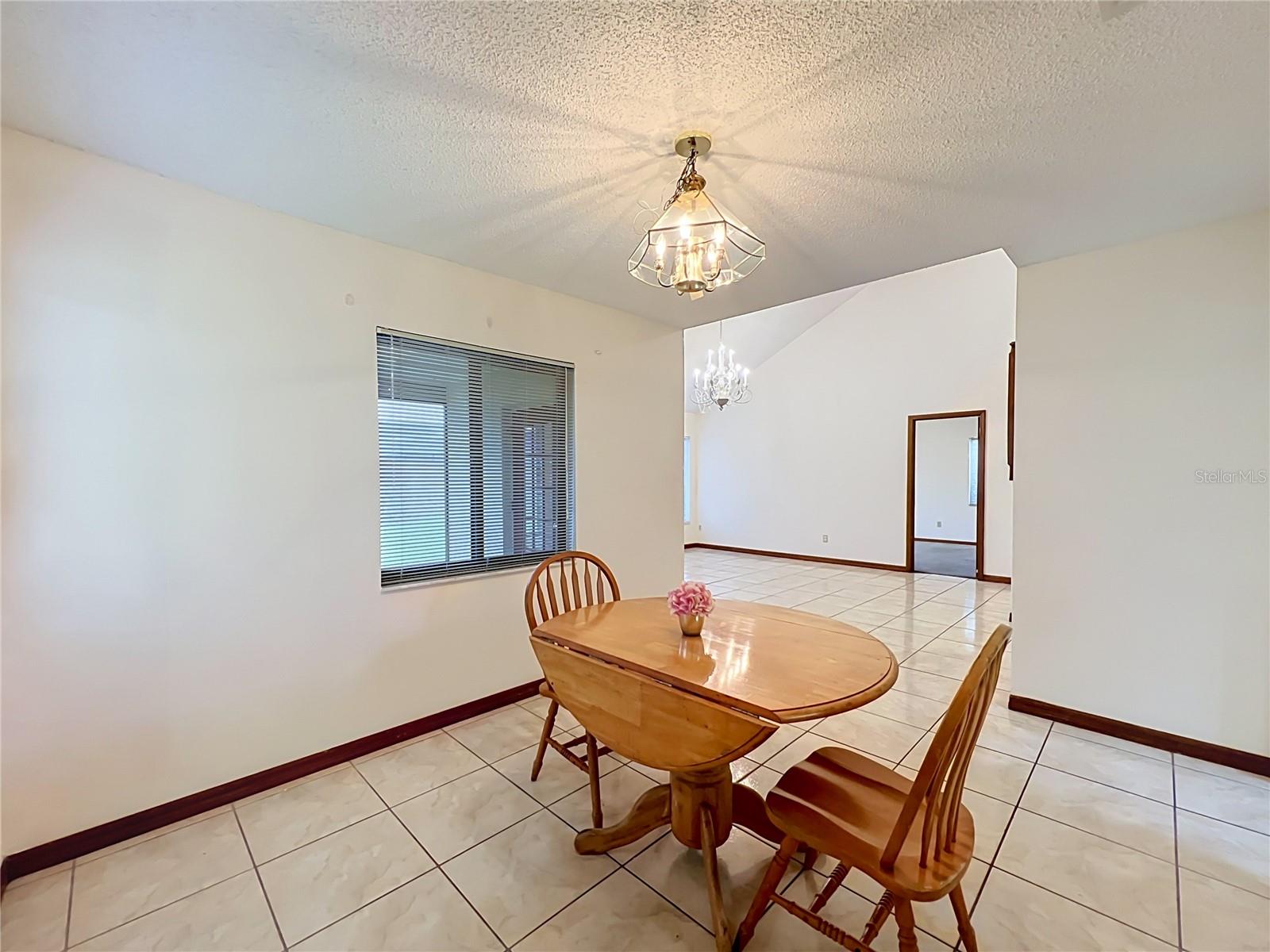 O6435341 Property Photo 17